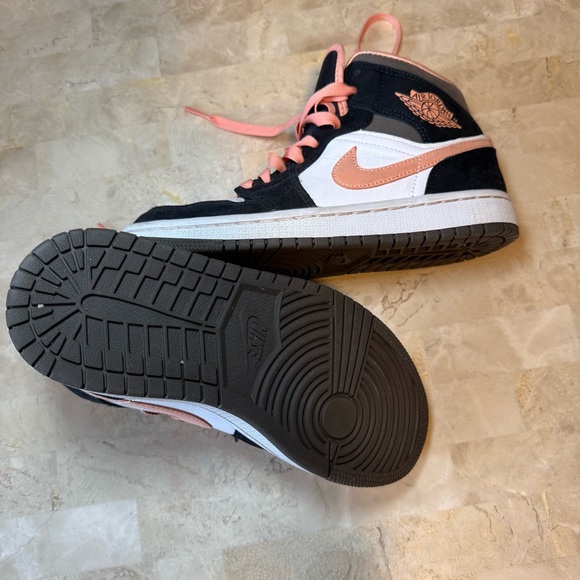Nike Air Jordan 1 Mid SE Women’s Pink/Peach and Black High Tops - Picture 7 of 7